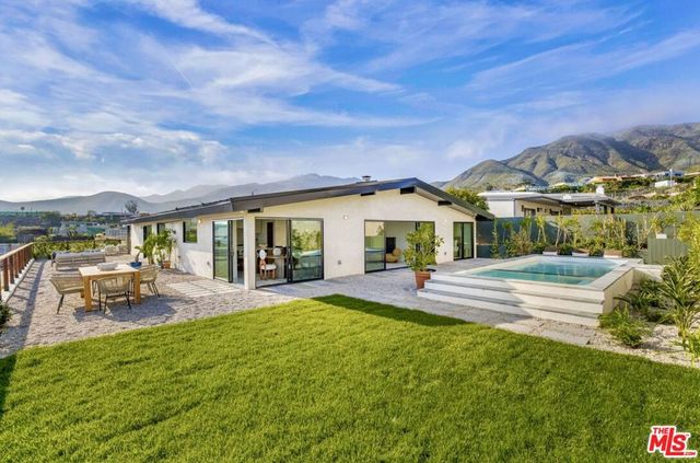 3748 Seahorn Drive, Malibu, CA 90265