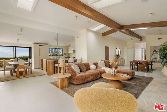 3748 Seahorn Drive, Malibu, CA 90265