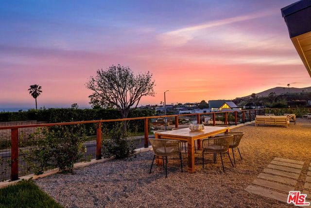 3748 Seahorn Drive, Malibu, CA 90265