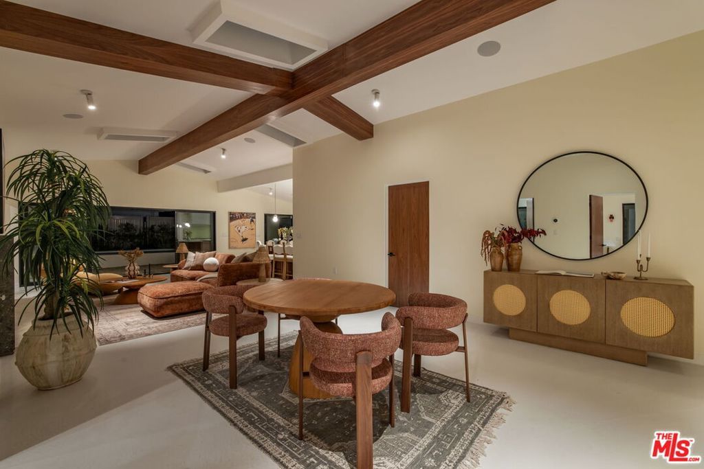 Image 10 of property listing at 3748 Seahorn Drive, Malibu, CA 90265