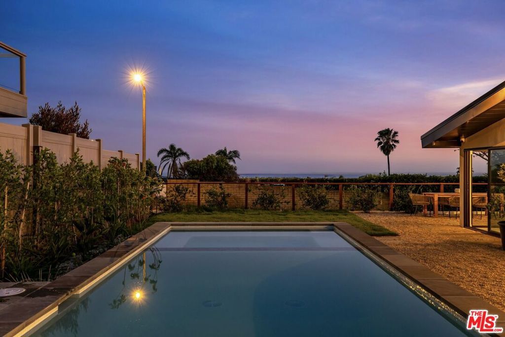 Image 19 of property listing at 3748 Seahorn Drive, Malibu, CA 90265