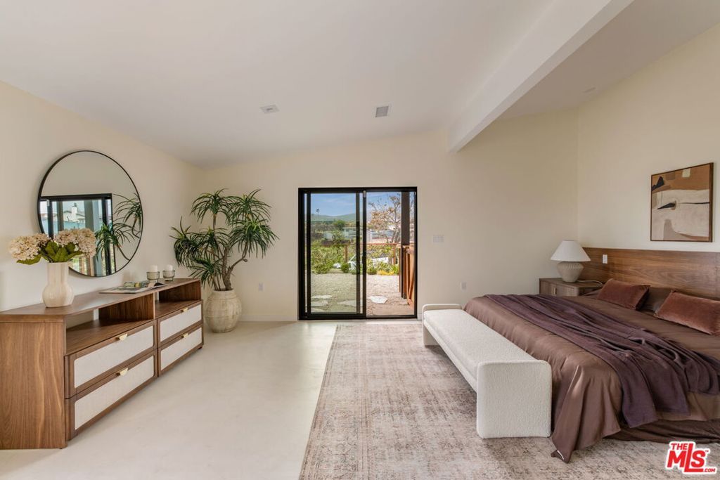 Image 21 of property listing at 3748 Seahorn Drive, Malibu, CA 90265