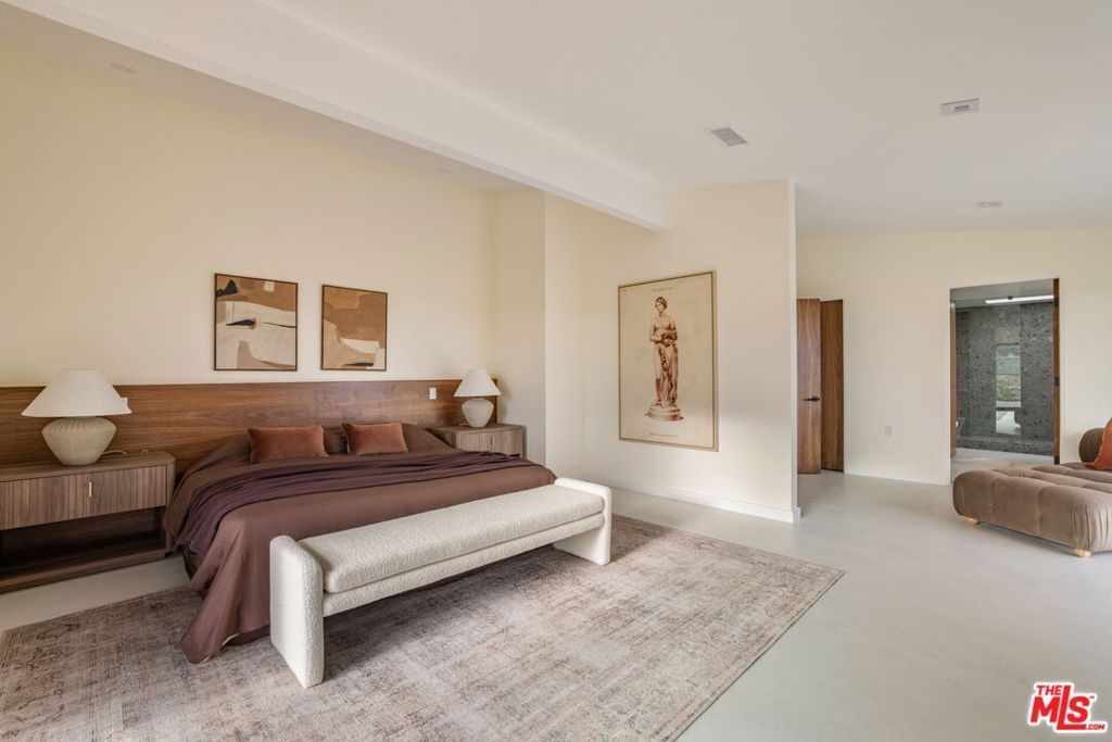 Image 22 of property listing at 3748 Seahorn Drive, Malibu, CA 90265