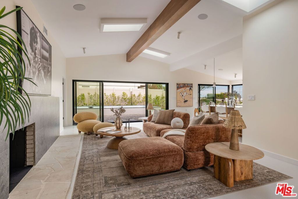 Image 27 of property listing at 3748 Seahorn Drive, Malibu, CA 90265