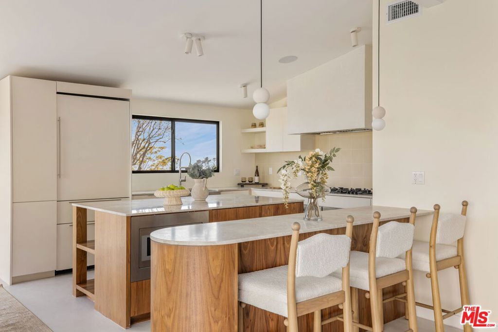 Image 30 of property listing at 3748 Seahorn Drive, Malibu, CA 90265