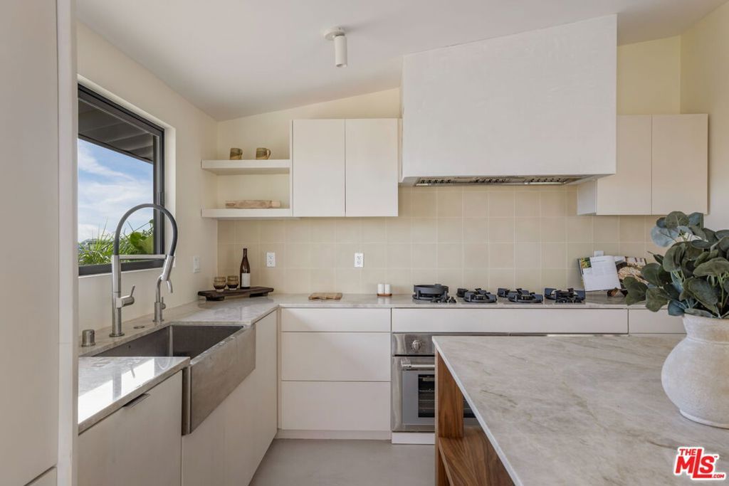 Image 33 of property listing at 3748 Seahorn Drive, Malibu, CA 90265