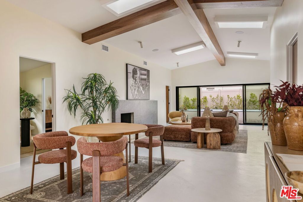 Image 37 of property listing at 3748 Seahorn Drive, Malibu, CA 90265