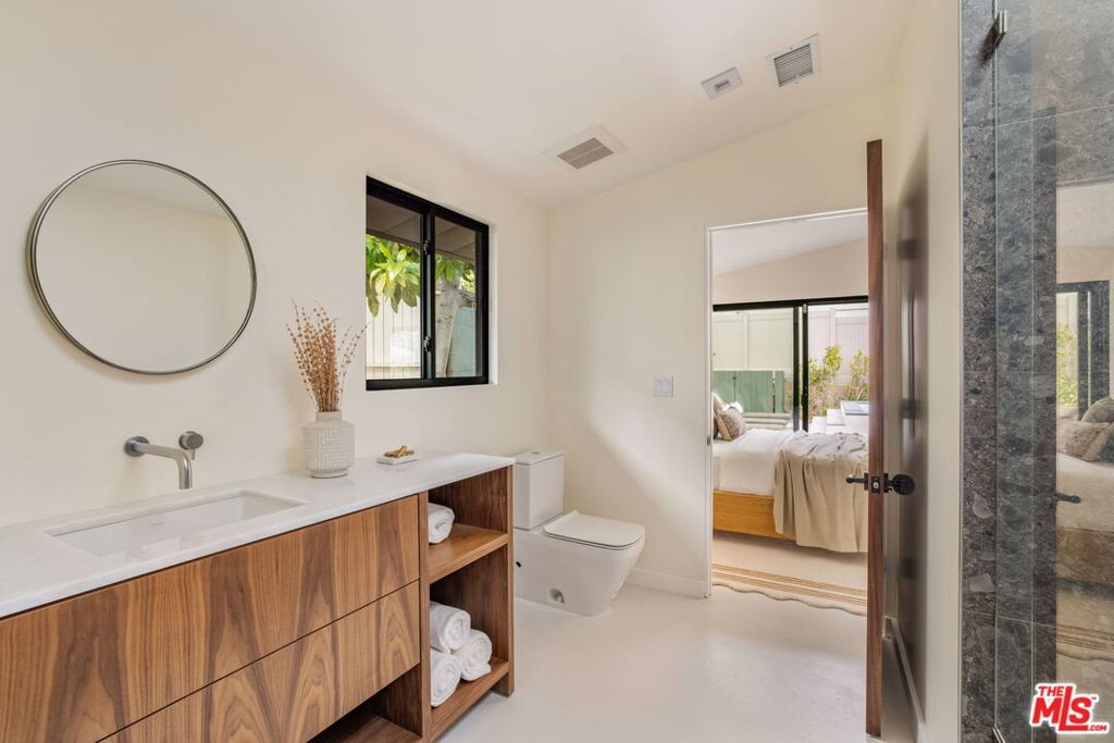 Image 39 of property listing at 3748 Seahorn Drive, Malibu, CA 90265