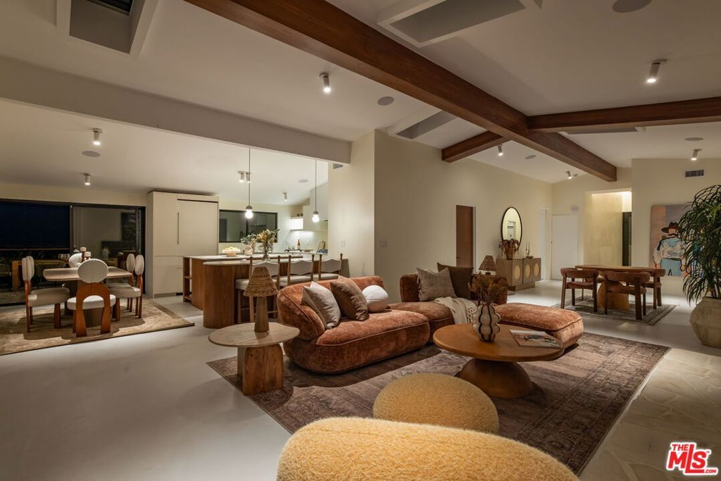 Image 9 of property listing at 3748 Seahorn Drive, Malibu, CA 90265