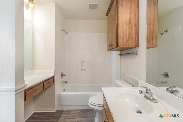 2215 Dry Creek Drive, Round Rock, TX 78681