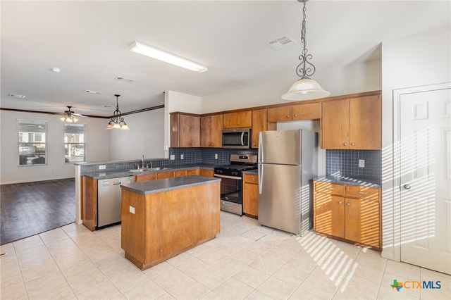 2215 Dry Creek Drive, Round Rock, TX 78681