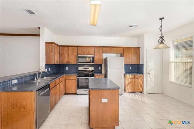 2215 Dry Creek Drive, Round Rock, TX 78681