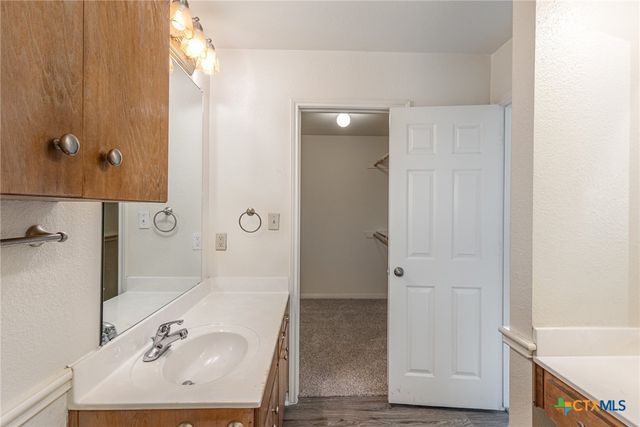 2215 Dry Creek Drive, Round Rock, TX 78681