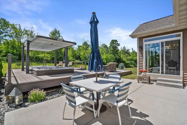 335 DEER MEADOW DRIVE, Fredonia, WI 53021