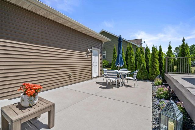 335 DEER MEADOW DRIVE, Fredonia, WI 53021