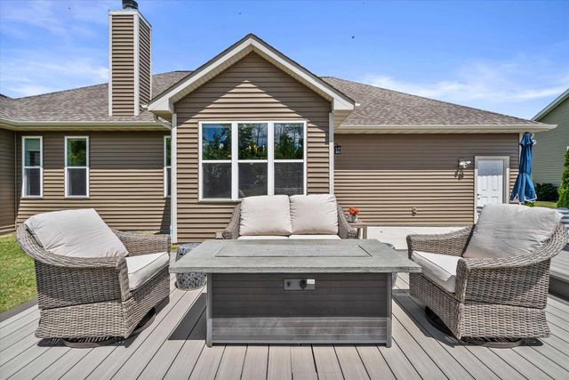 335 DEER MEADOW DRIVE, Fredonia, WI 53021