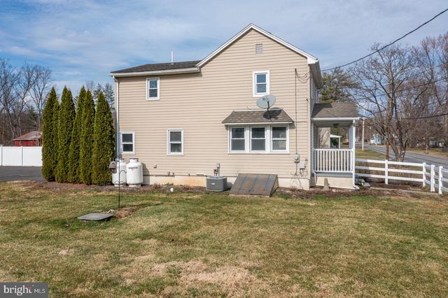 150 WATER ST, Oley, PA 19547