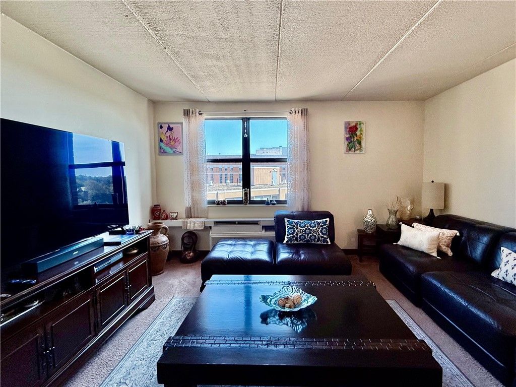 5030 Centre Ave 652, Shadyside, PA 15213