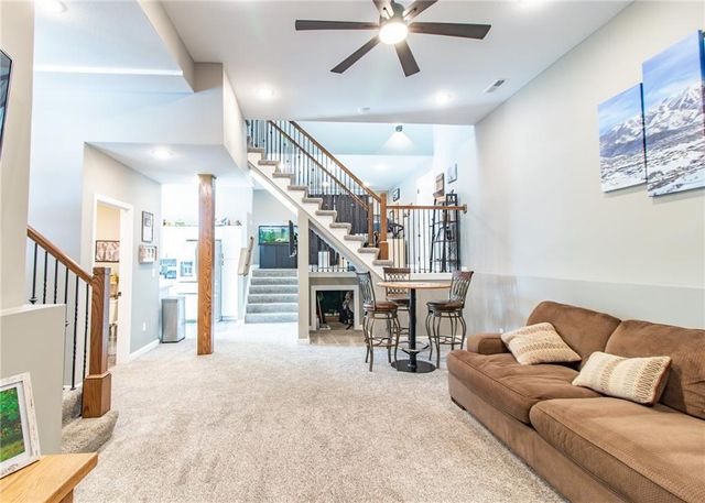 403 N Devasher Road, Warrensburg, MO 64093