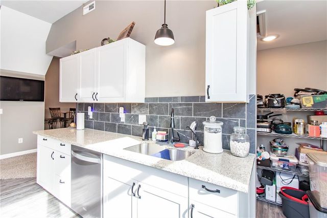 403 N Devasher Road, Warrensburg, MO 64093