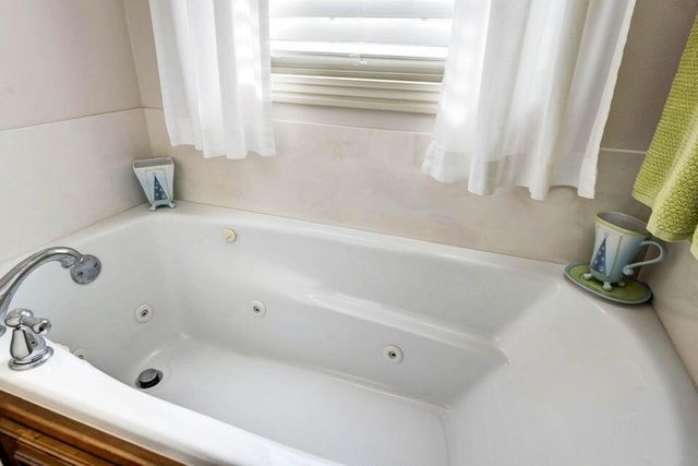 1067 E Daisy Falls Drive, Nixa, MO 65714