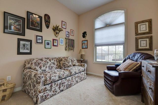 1067 E Daisy Falls Drive, Nixa, MO 65714