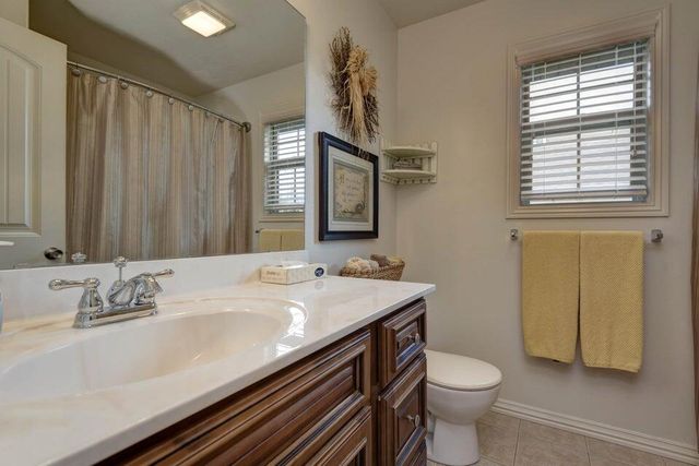 1067 E Daisy Falls Drive, Nixa, MO 65714