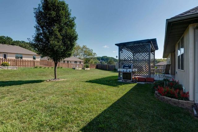 1067 E Daisy Falls Drive, Nixa, MO 65714