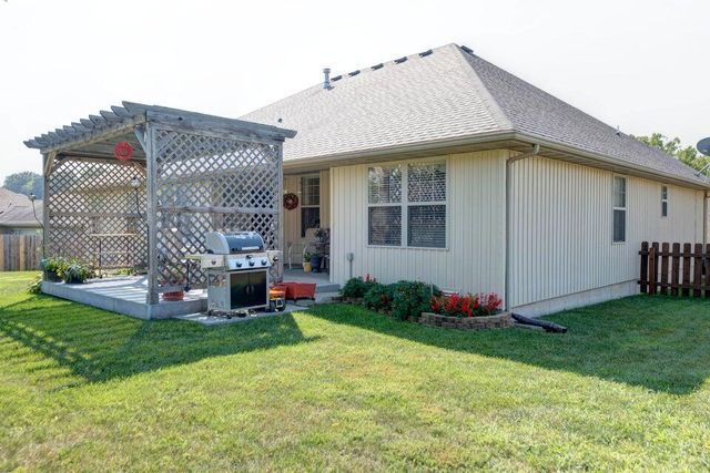 1067 E Daisy Falls Drive, Nixa, MO 65714