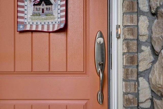 1067 E Daisy Falls Drive, Nixa, MO 65714