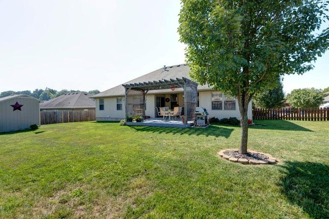 1067 E Daisy Falls Drive, Nixa, MO 65714