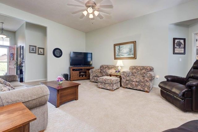 1067 E Daisy Falls Drive, Nixa, MO 65714