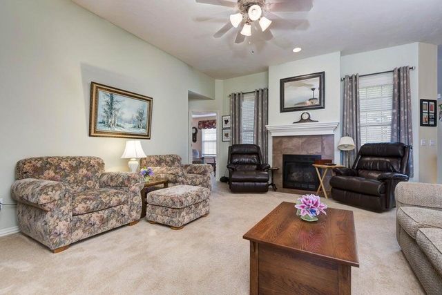 1067 E Daisy Falls Drive, Nixa, MO 65714