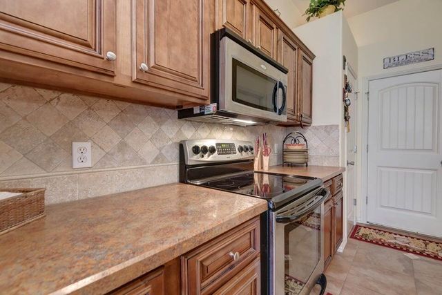 1067 E Daisy Falls Drive, Nixa, MO 65714