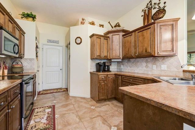 1067 E Daisy Falls Drive, Nixa, MO 65714