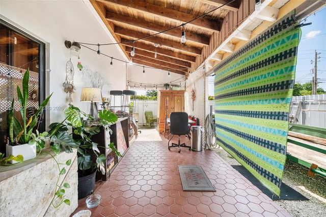 5800 SW 20th St, Miami, FL 33155