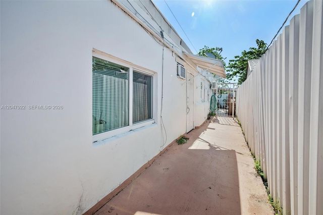 5800 SW 20th St, Miami, FL 33155