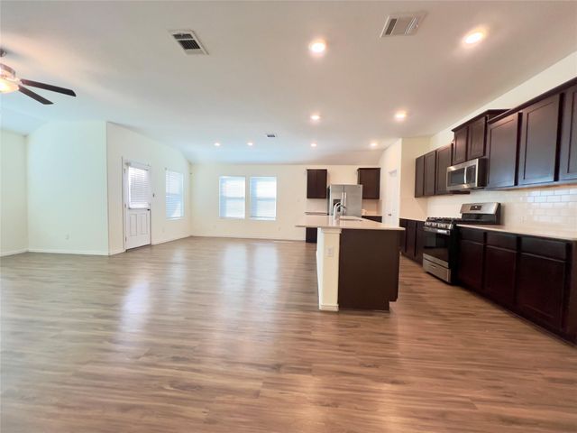 102 Wolseley DR, Hutto, TX 78634