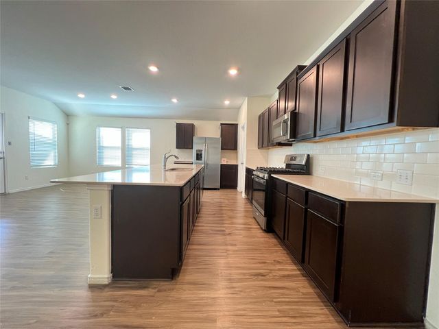 102 Wolseley DR, Hutto, TX 78634