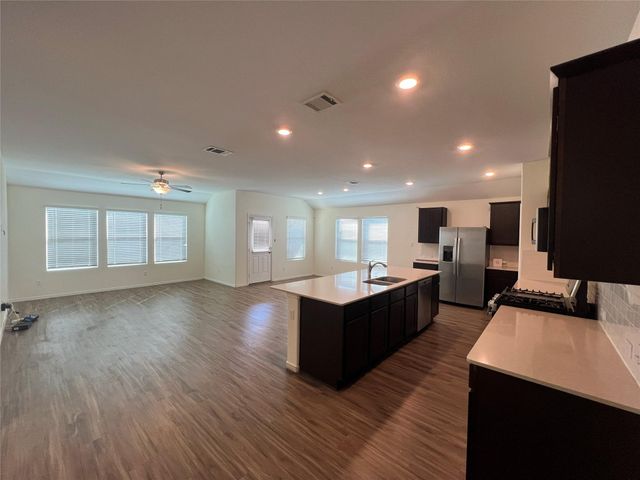 102 Wolseley DR, Hutto, TX 78634