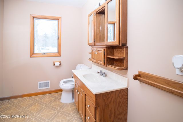 32 Hamilton Avenue, Morganville, NJ 07751