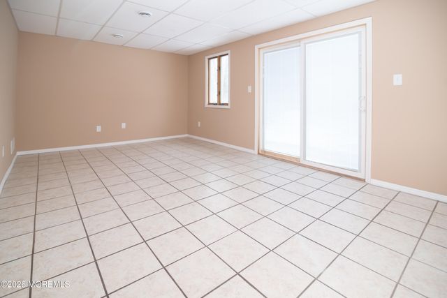 32 Hamilton Avenue, Morganville, NJ 07751