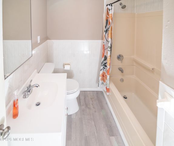 32 Hamilton Avenue, Morganville, NJ 07751