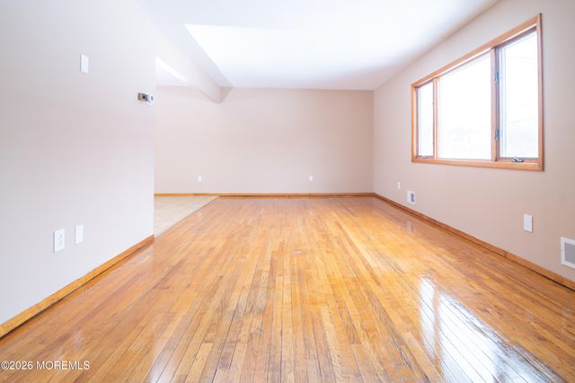 32 Hamilton Avenue, Morganville, NJ 07751