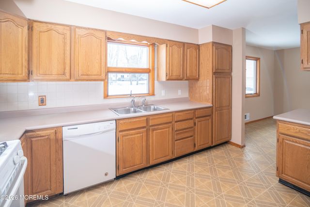 32 Hamilton Avenue, Morganville, NJ 07751