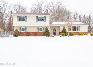 32 Hamilton Avenue, Morganville, NJ 07751