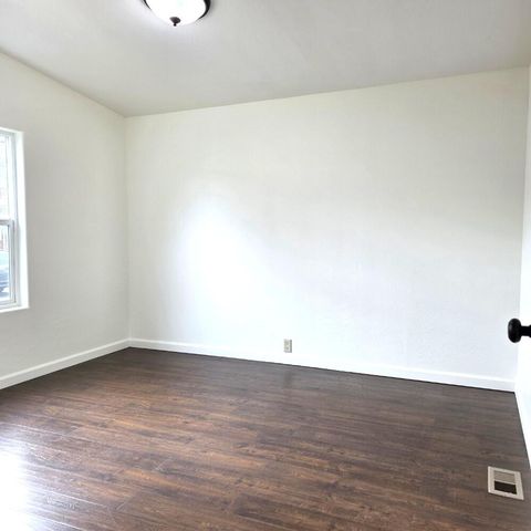 939 S Valley View Road UNIT 10, Ashland, OR 97520