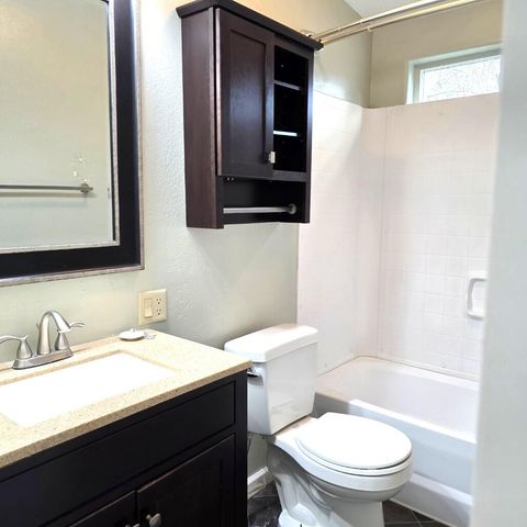 939 S Valley View Road UNIT 10, Ashland, OR 97520