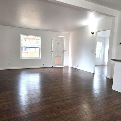 939 S Valley View Road UNIT 10, Ashland, OR 97520