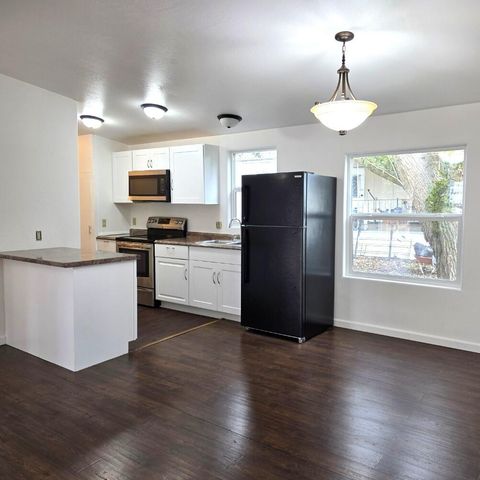 939 S Valley View Road UNIT 10, Ashland, OR 97520